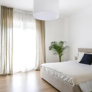 tommys-flat.hotelinveneto.com/